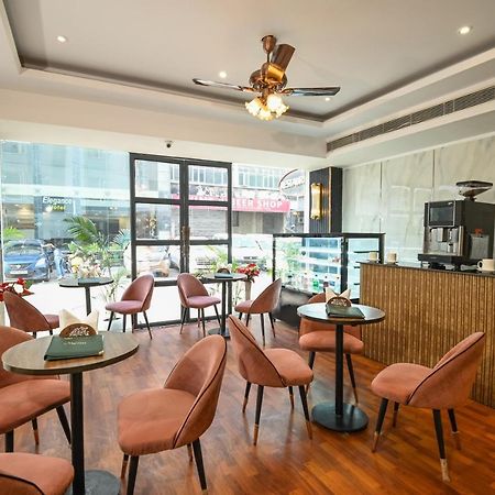 Hotel Krishna Deluxe-By Rcg Hotels Нью-Дели Экстерьер фото