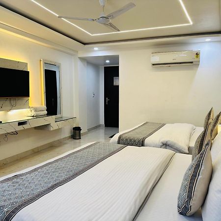 Hotel Krishna Deluxe-By Rcg Hotels Нью-Дели Экстерьер фото