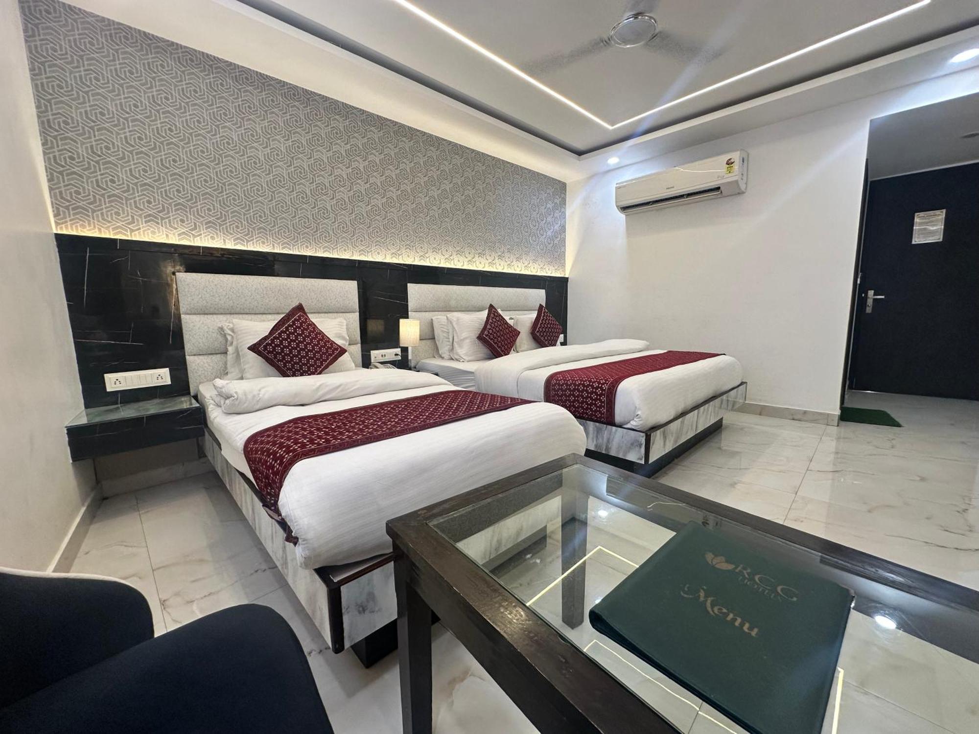 Hotel Krishna Deluxe-By Rcg Hotels Нью-Дели Экстерьер фото