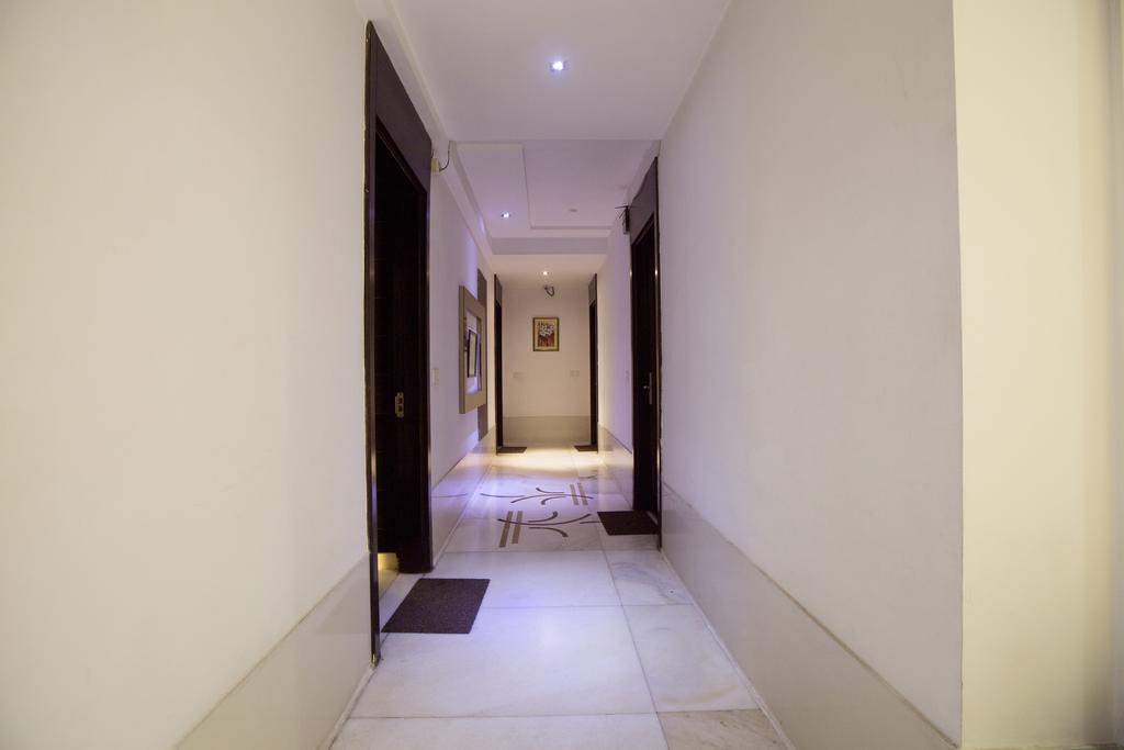 Hotel Krishna Deluxe-By Rcg Hotels Нью-Дели Экстерьер фото