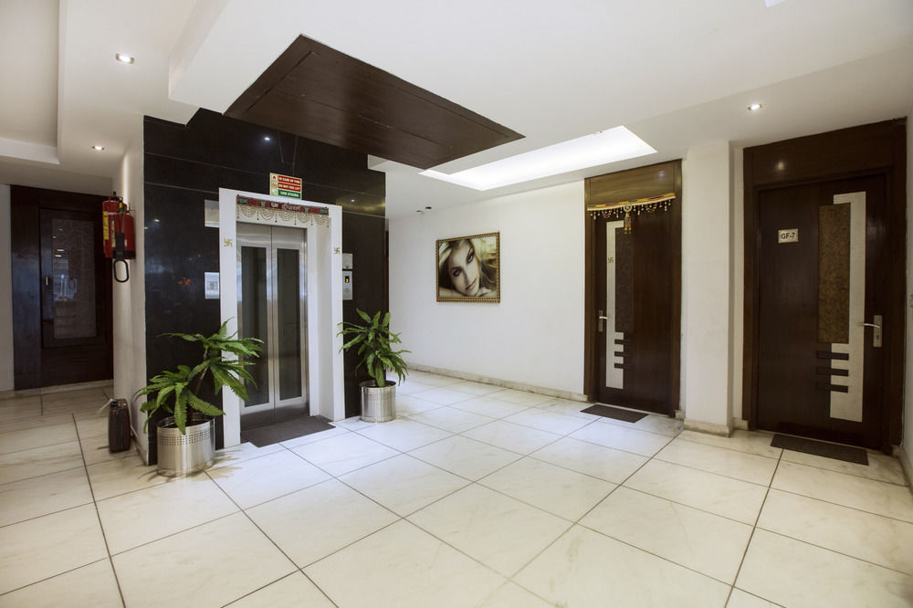 Hotel Krishna Deluxe-By Rcg Hotels Нью-Дели Экстерьер фото